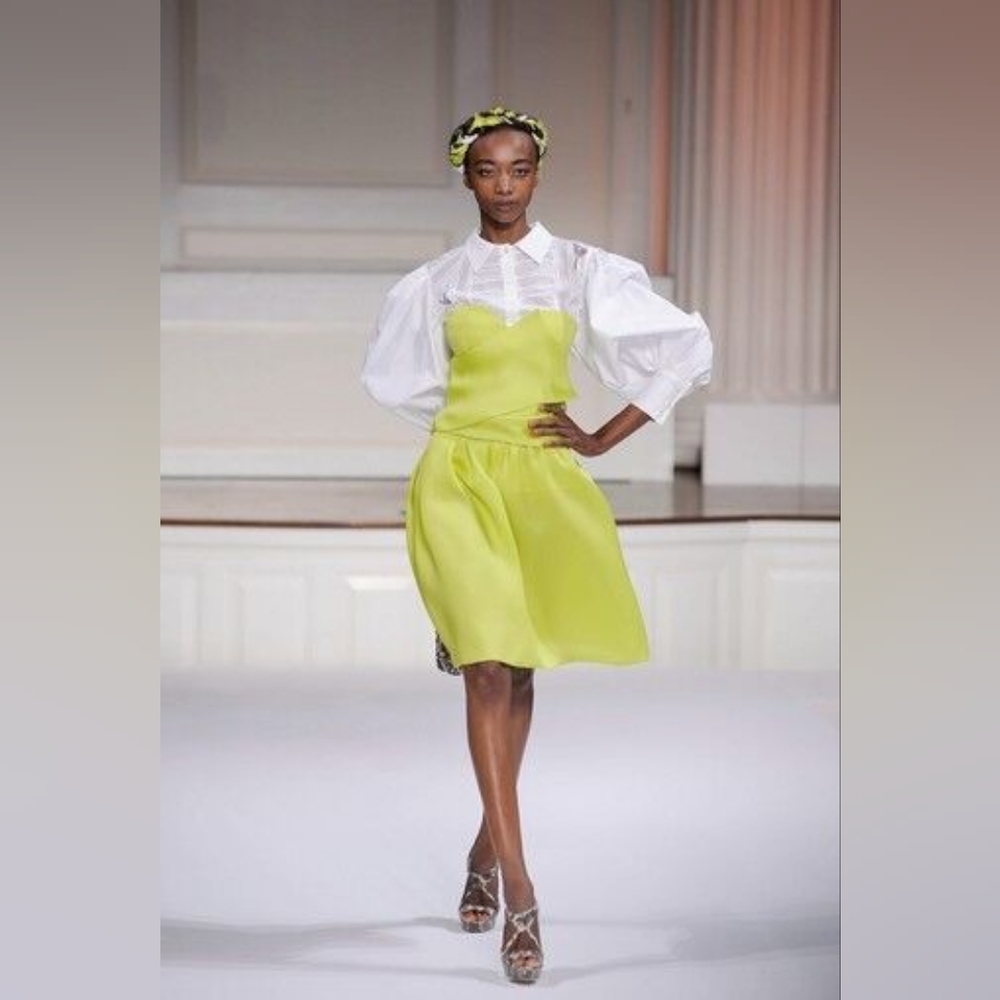 $4,800 OSCAR DE LA RENTA SILK LIME GREEN RUNWAY DRESS US 2